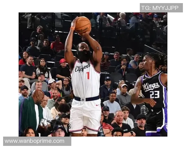 小卡表现起伏不定17投9中斩获22分8篮板6助攻三分球全失落空